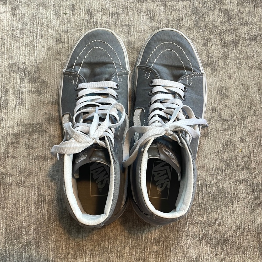 size women US 8 grey Vans, slightly used but in very good condition.